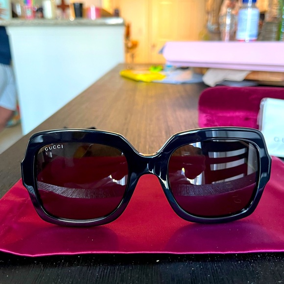 Gucci Accessories - Women’s Gucci Sunglasses